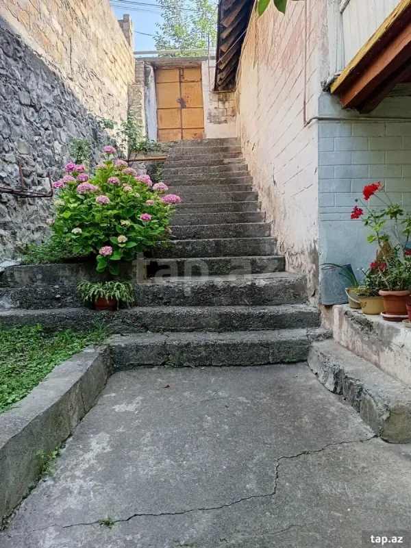 Satılır 5 otaqlı həyət evi 600 m²