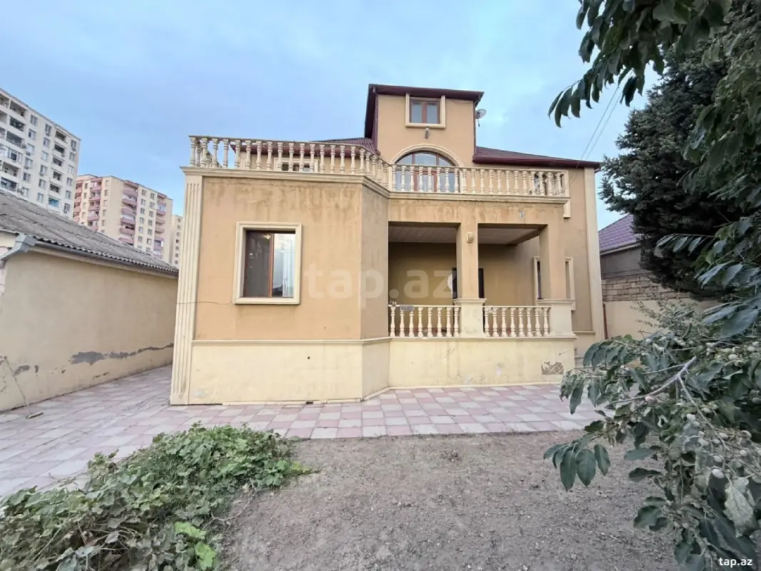 Satılır 6 otaqlı həyət evi 400 m²