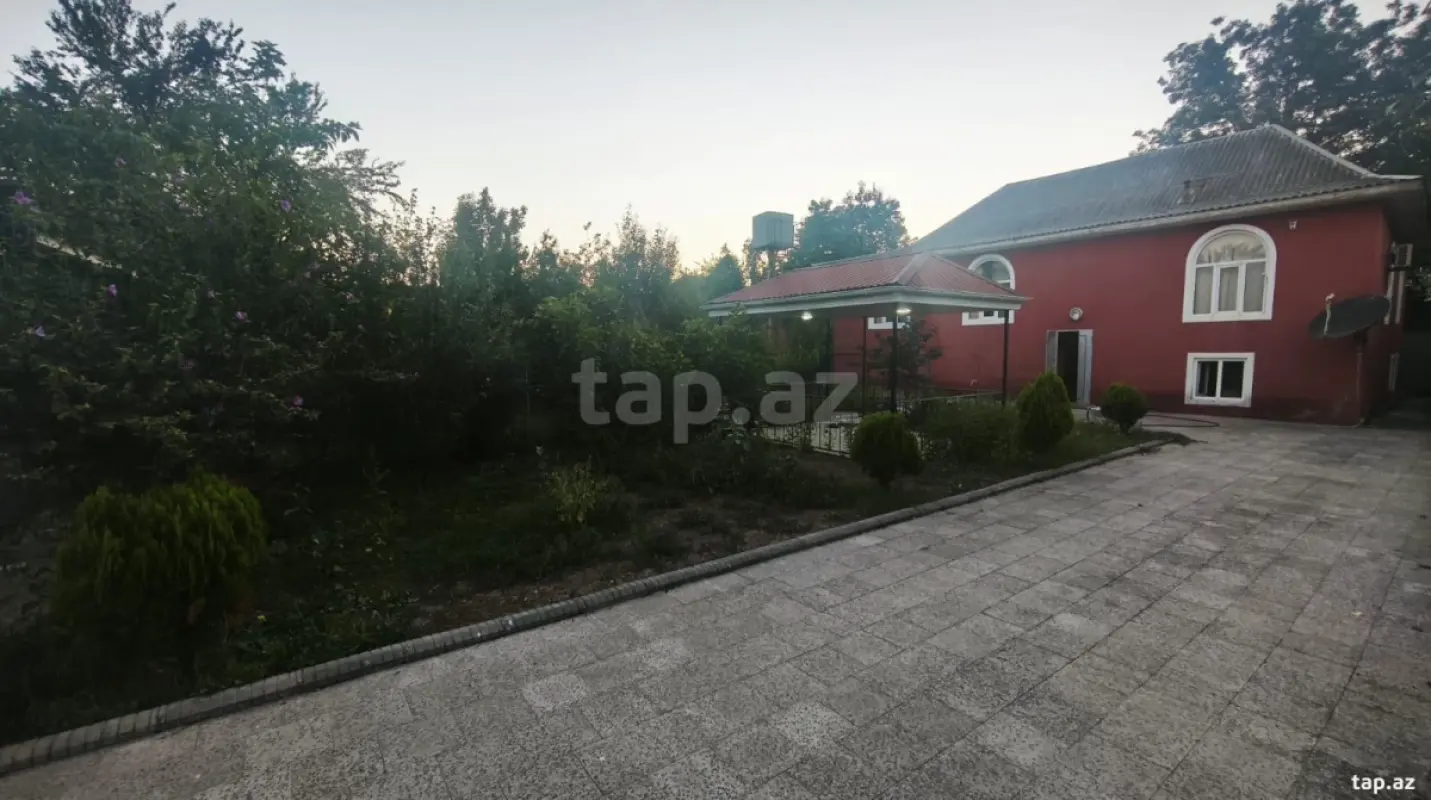 Satılır 4 otaqlı həyət evi 1200 m²