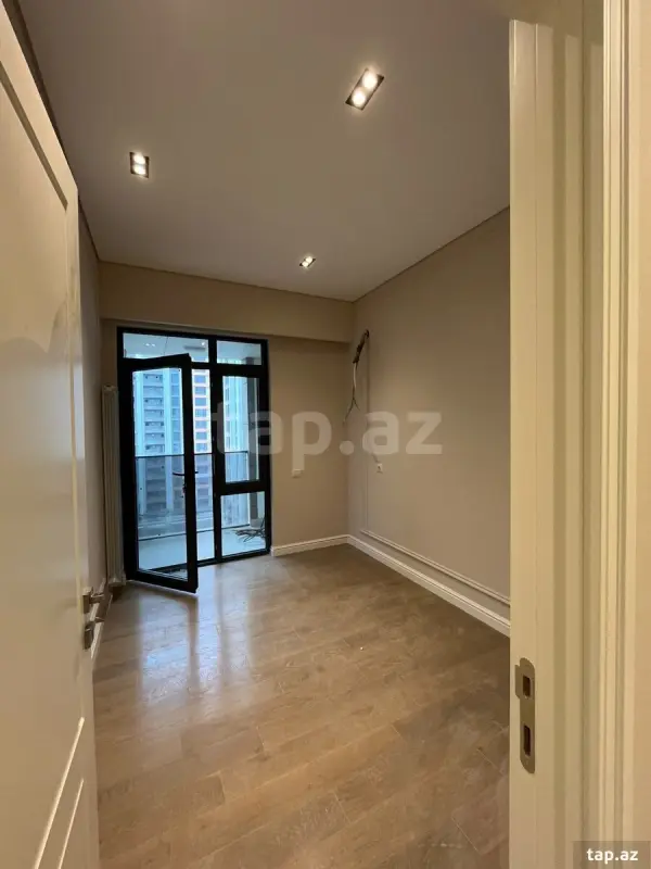 Kirayə verilir 3 otaqlı yeni tikili 180 m²