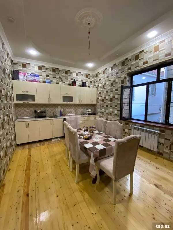 Satılır 6 otaqlı həyət evi 250 m²