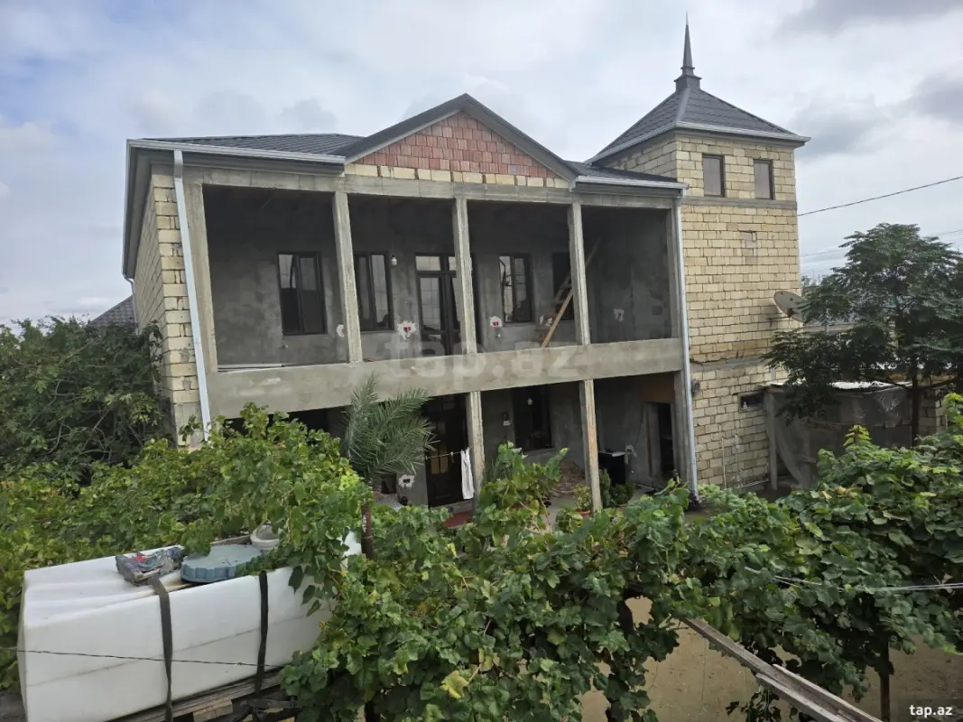 Satılır 7 otaqlı həyət evi 650 m²