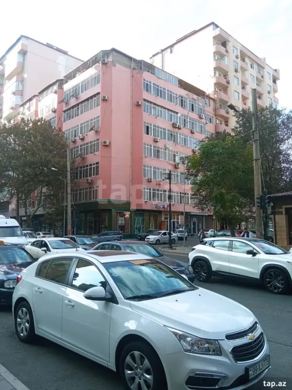 Kirayə verilir 5 otaqlı mənzil 160 m²