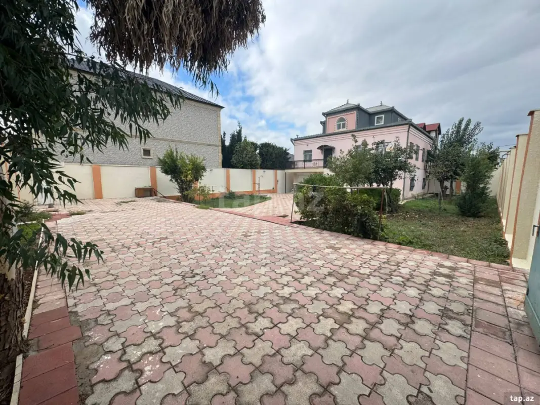 Kirayə verilir 7 otaqlı həyət evi 450 m²