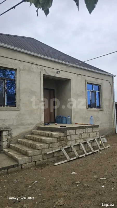 Satılır 4 otaqlı həyət evi 220 m²