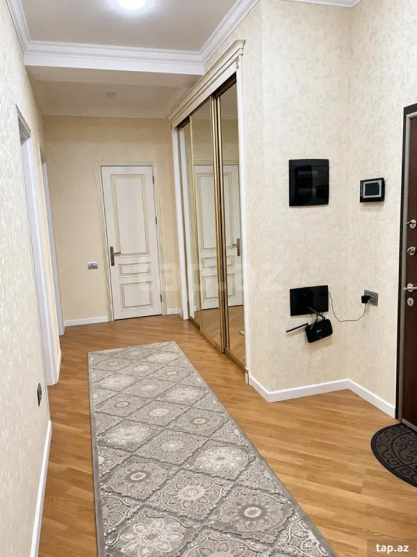 Kirayə verilir 3 otaqlı yeni tikili 130 m²