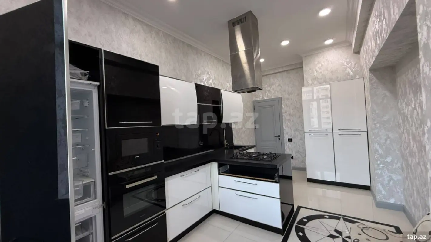Satılır 4 otaqlı yeni tikili 133 m²