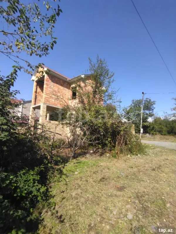 Satılır 5 otaqlı həyət evi 130 m²