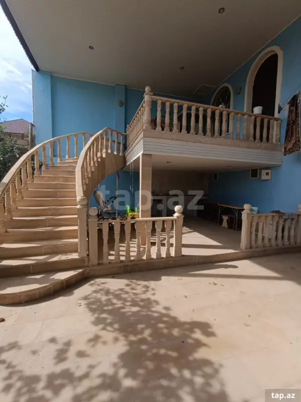 Satılır 8 otaqlı həyət evi 263 m²
