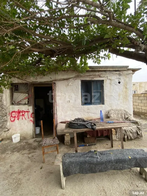 Satılır 10 otaqlı həyət evi 300 m²