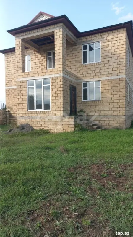 Satılır 6 otaqlı həyət evi 260 m²