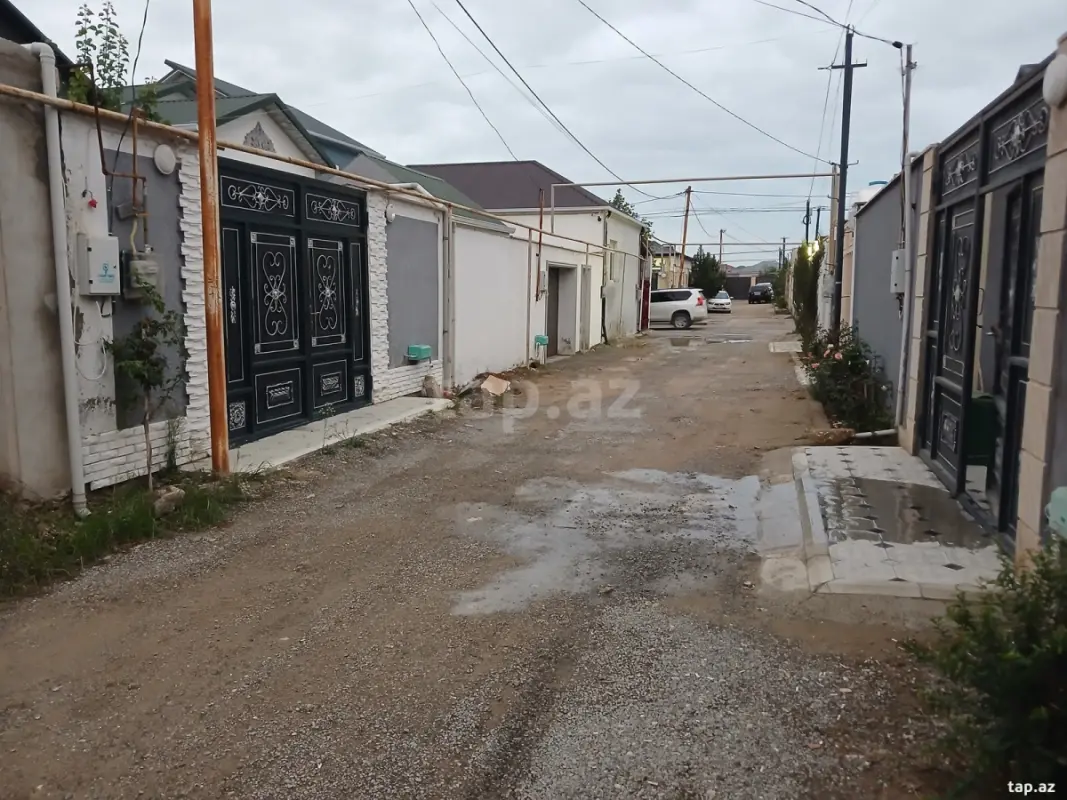 Satılır 4 otaqlı həyət evi 100 m²