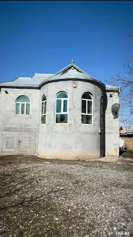 Satılır 7 otaqlı həyət evi 300 m²