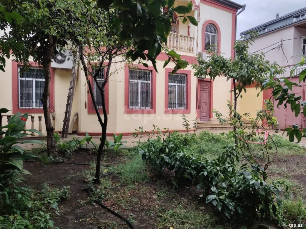 Kirayə verilir 10 otaqlı həyət evi 320 m²
