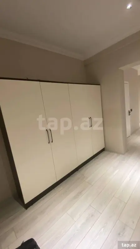 Kirayə verilir 3 otaqlı yeni tikili 130 m²