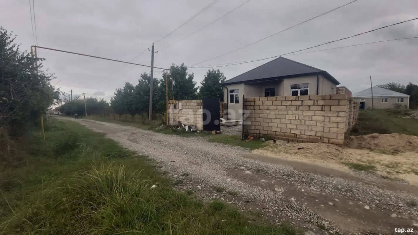 Satılır 4 otaqlı həyət evi 100 m²