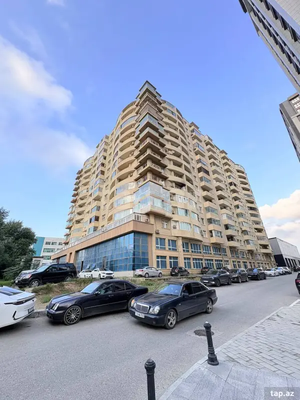 Kirayə verilir 4 otaqlı yeni tikili 200 m²