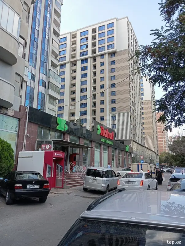 Kirayə verilir 4 otaqlı yeni tikili 180 m²