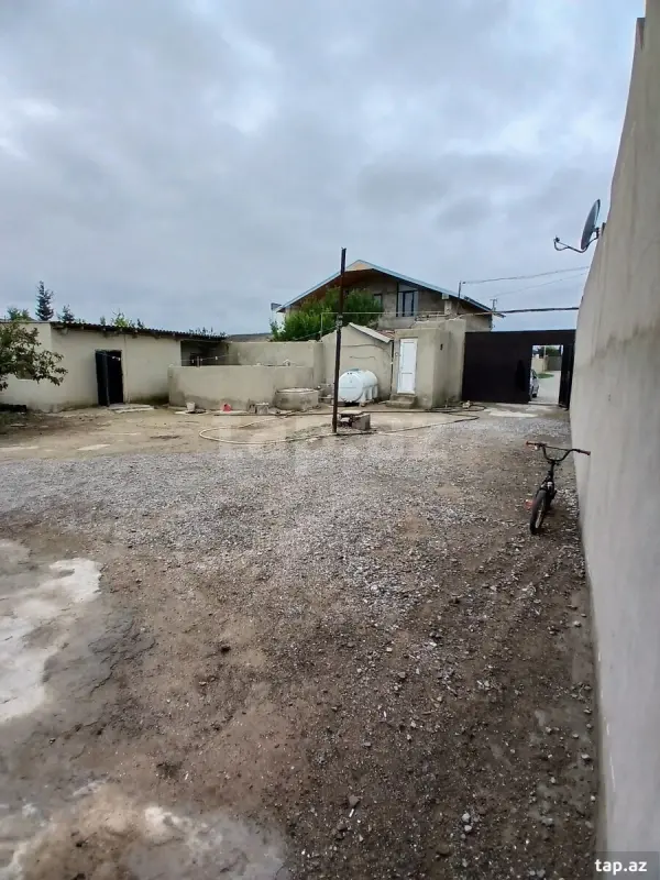 Satılır 4 otaqlı həyət evi 100 m²