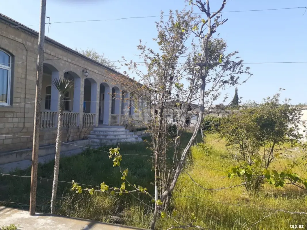 Satılır 5 otaqlı həyət evi 360 m²