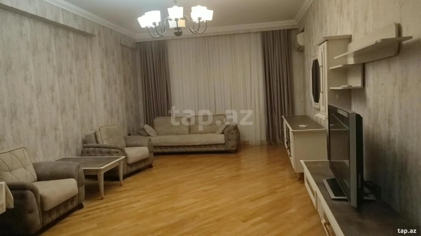 Kirayə verilir 3 otaqlı yeni tikili 145 m²
