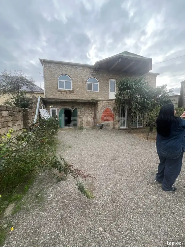 Satılır 6 otaqlı həyət evi 190 m²