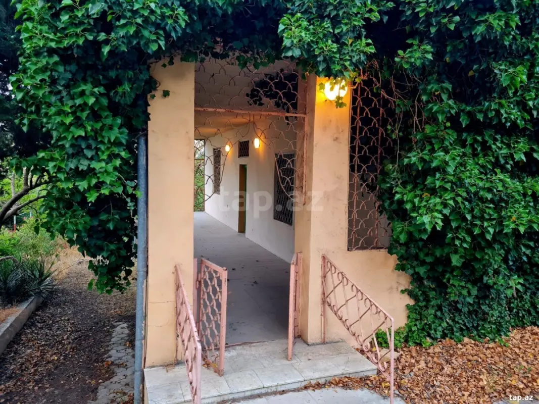Satılır 3 otaqlı həyət evi 180 m²