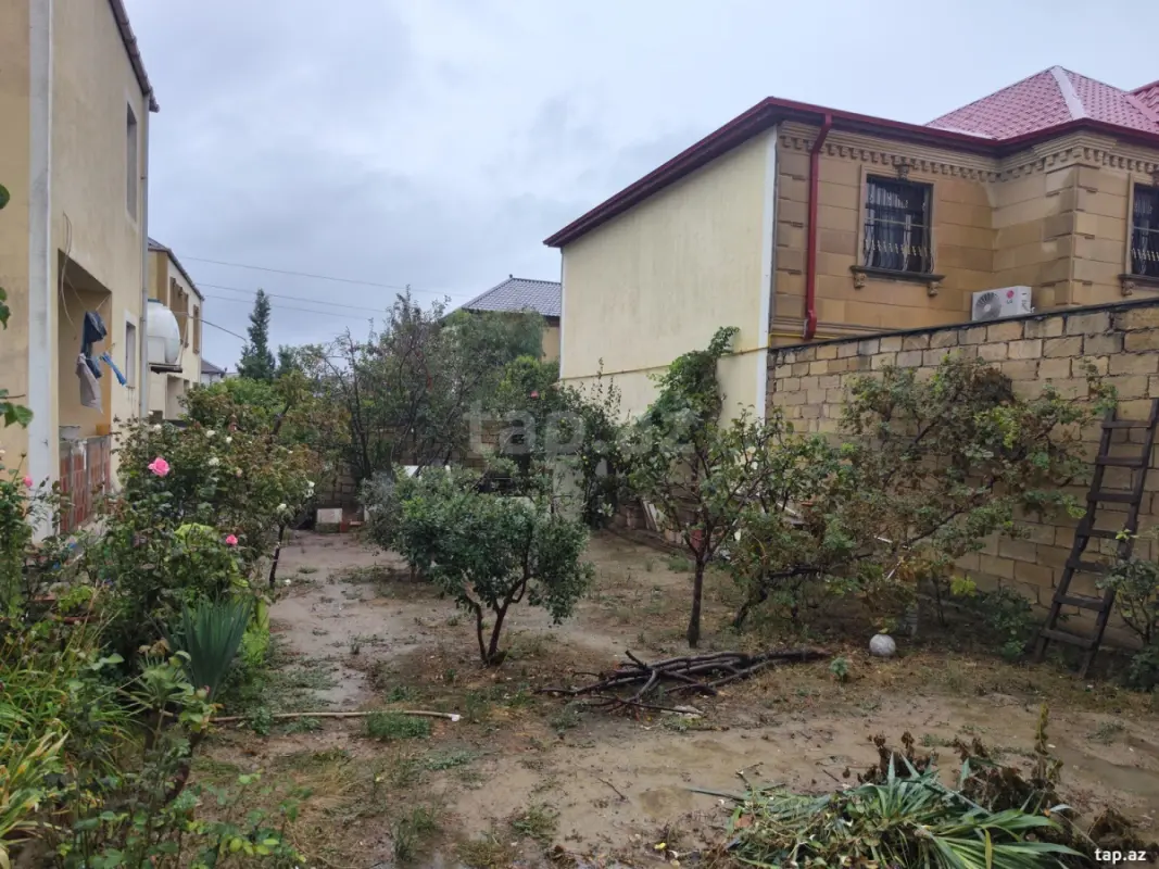 Satılır 4 otaqlı həyət evi 165 m²