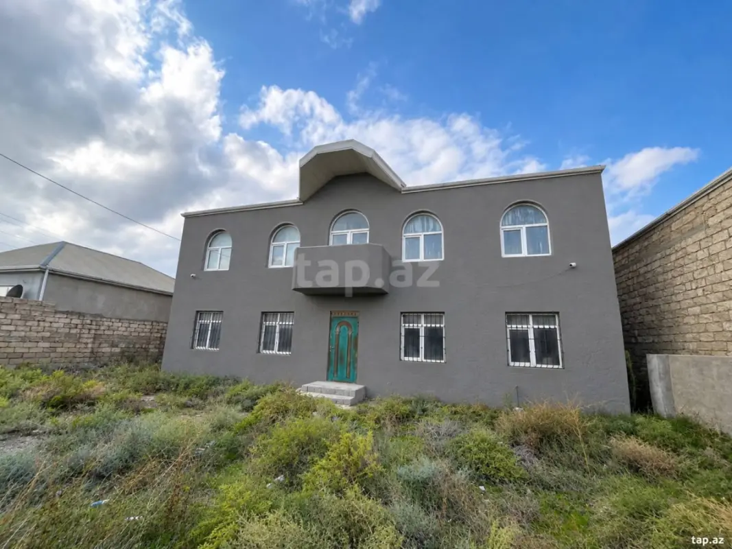 Satılır 8 otaqlı həyət evi 210 m²