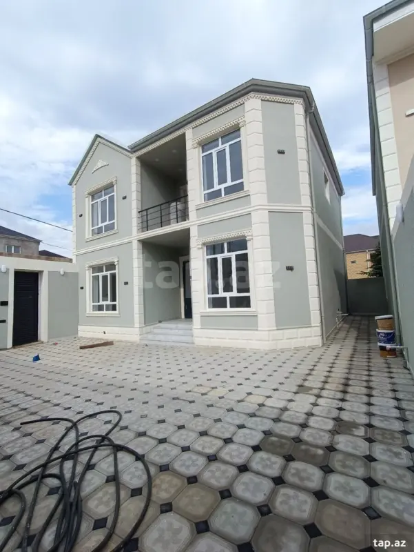 Satılır 6 otaqlı həyət evi 200 m²