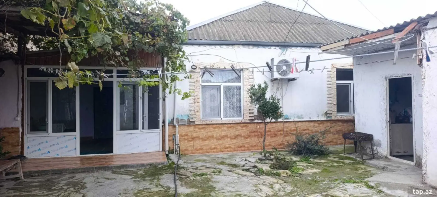Satılır 4 otaqlı həyət evi 220 m²