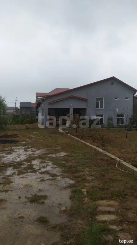 Satılır 5 otaqlı həyət evi 299 m²