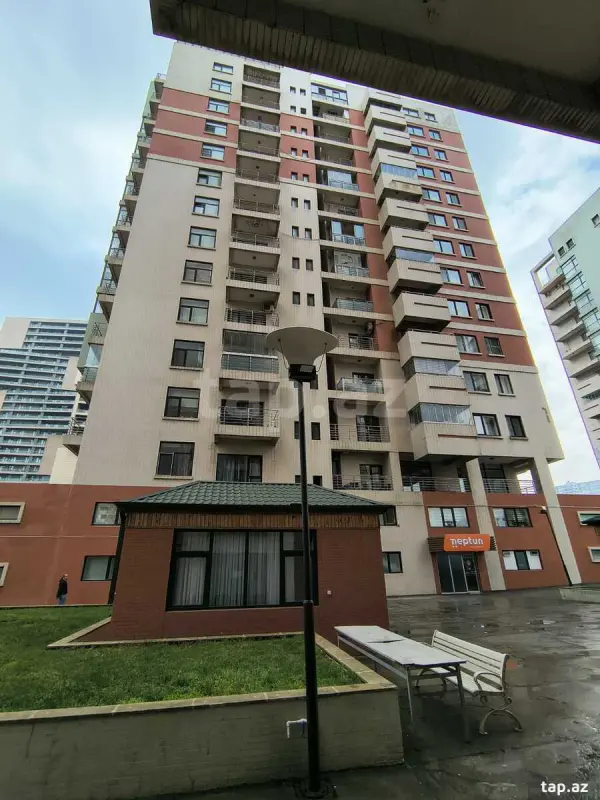 Satılır 3 otaqlı yeni tikili 131 m²