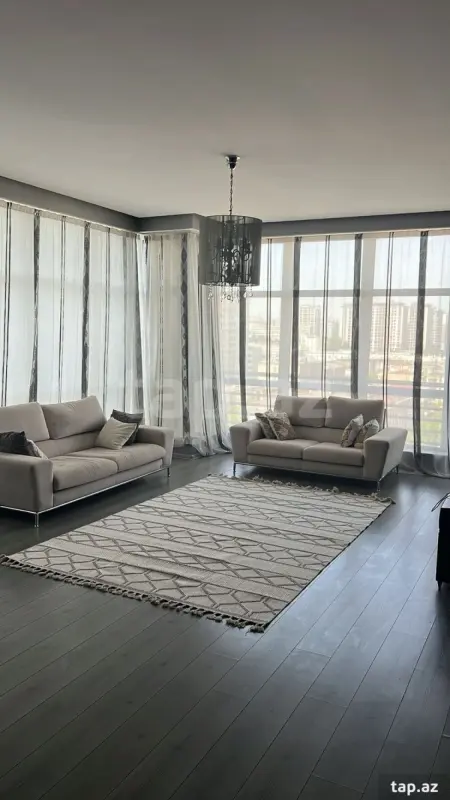 Kirayə verilir 3 otaqlı yeni tikili 135 m²