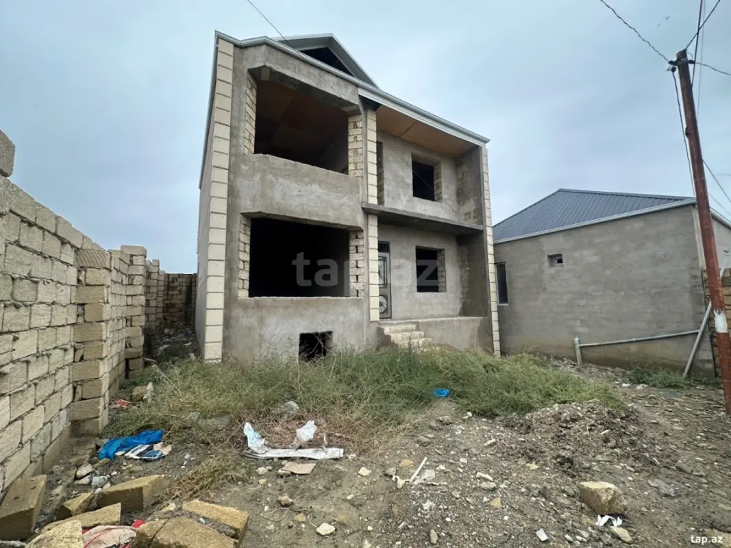 Satılır 5 otaqlı həyət evi 200 m²