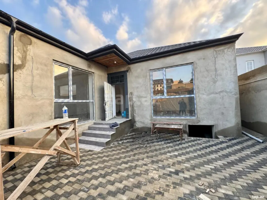 Satılır 5 otaqlı yeni tikili 150 m²
