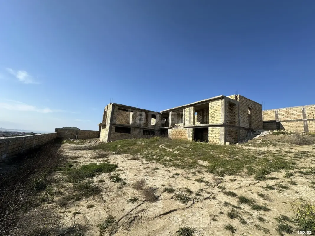 Satılır 8 otaqlı həyət evi 400 m²