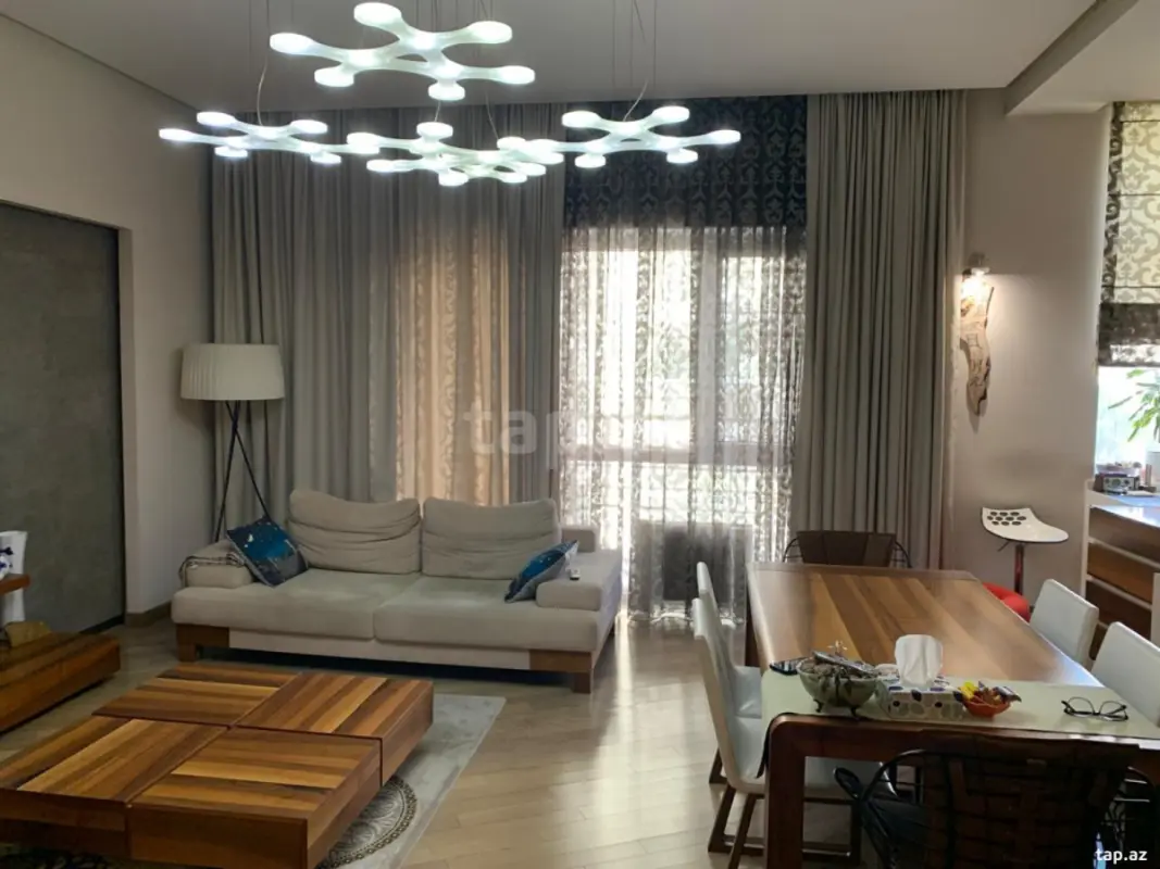 Satılır 3 otaqlı yeni tikili 131 m²
