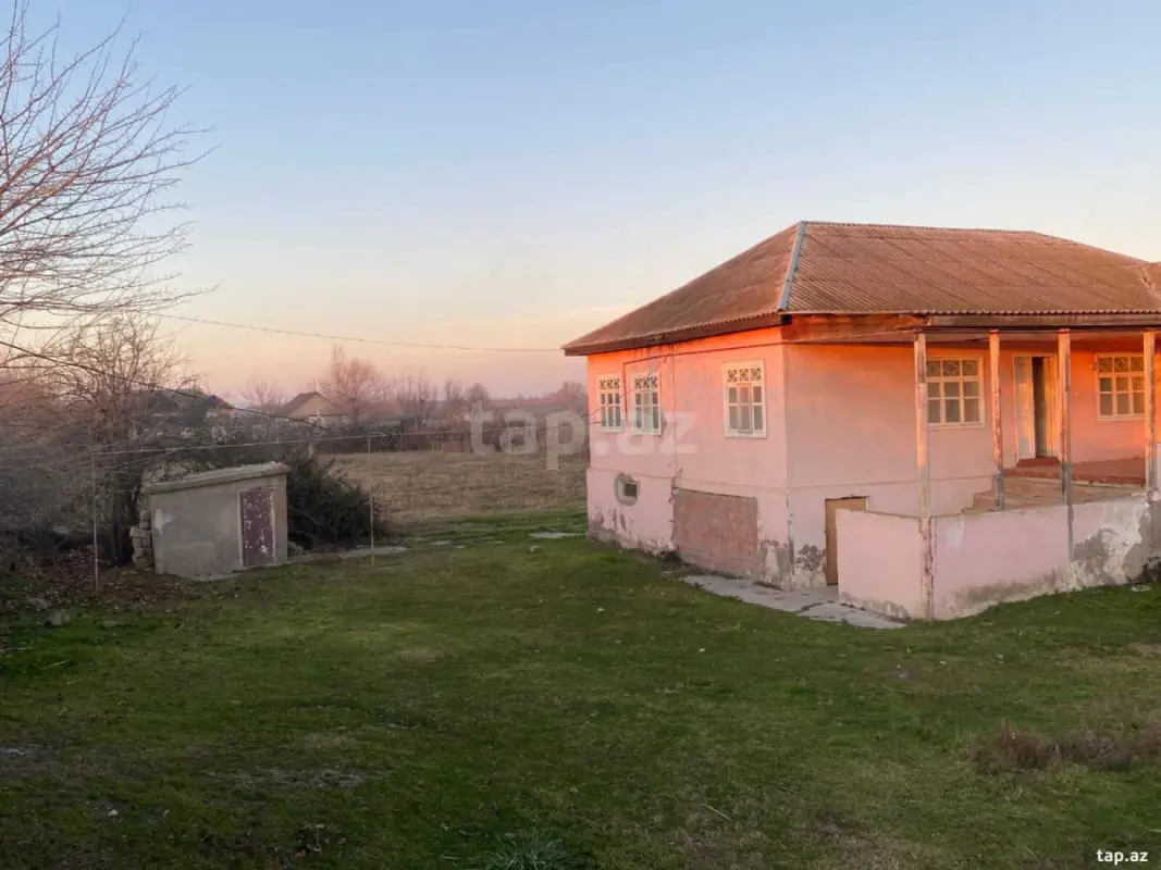 Satılır 2 otaqlı həyət evi 130 m²