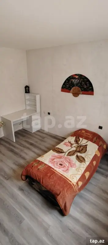 Satılır 8 otaqlı həyət evi 250 m²