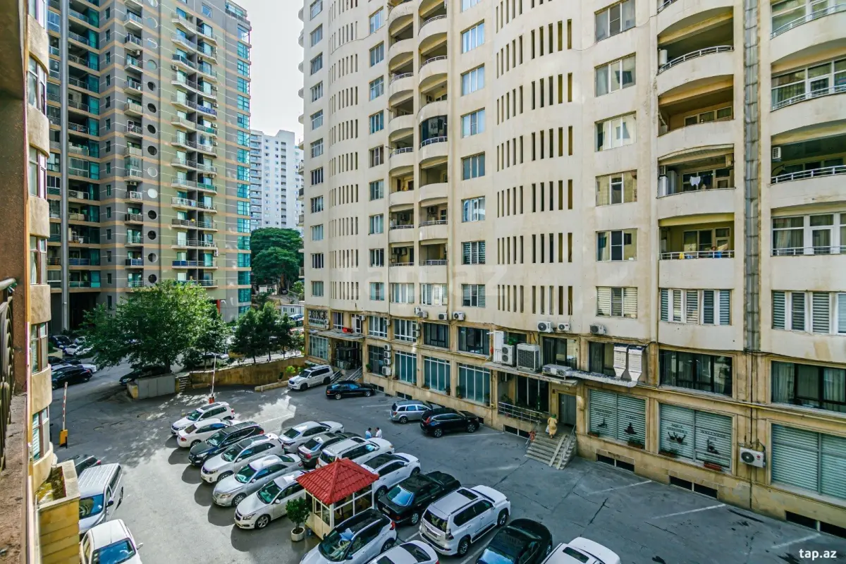 Kirayə verilir 3 otaqlı yeni tikili 170 m²