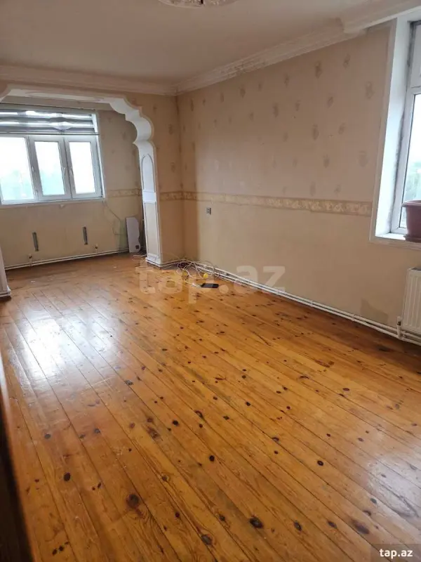 Satılır 4 otaqlı mənzil 130 m²