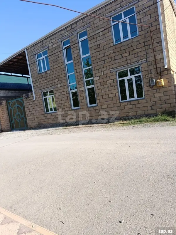 Satılır 6 otaqlı həyət evi 250 m²