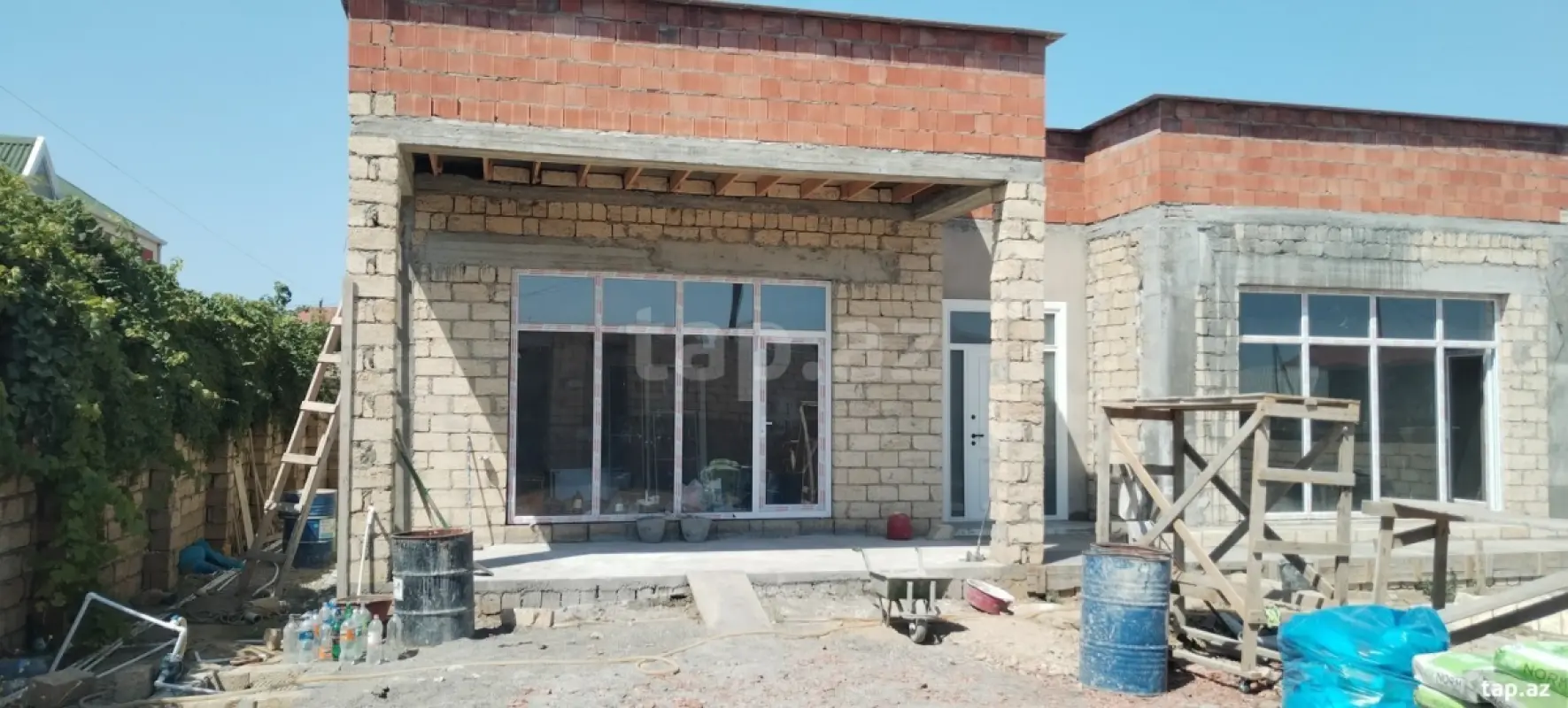 Satılır 5 otaqlı həyət evi 240 m²