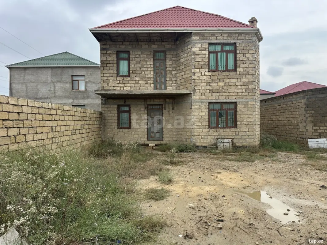 Satılır 5 otaqlı həyət evi 220 m²