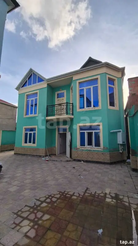Satılır 4 otaqlı həyət evi 200 m²