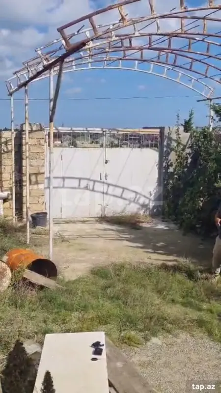 Satılır 6 otaqlı həyət evi 100 m²