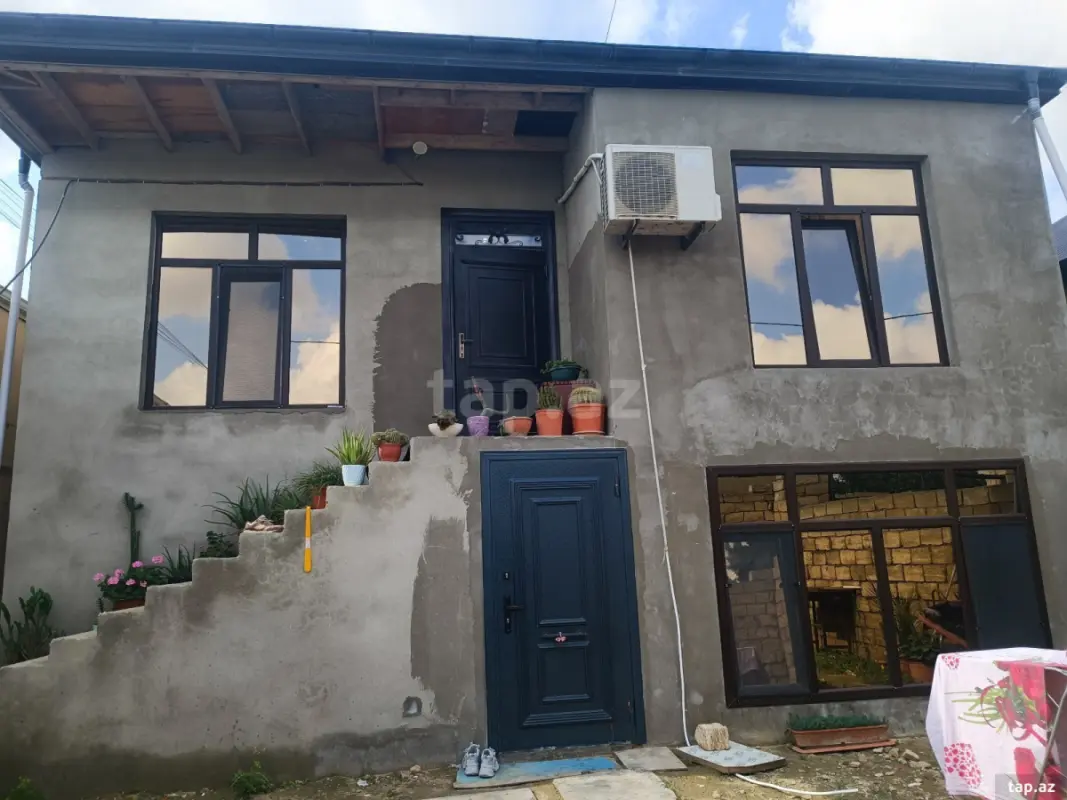 Satılır 5 otaqlı həyət evi 180 m²