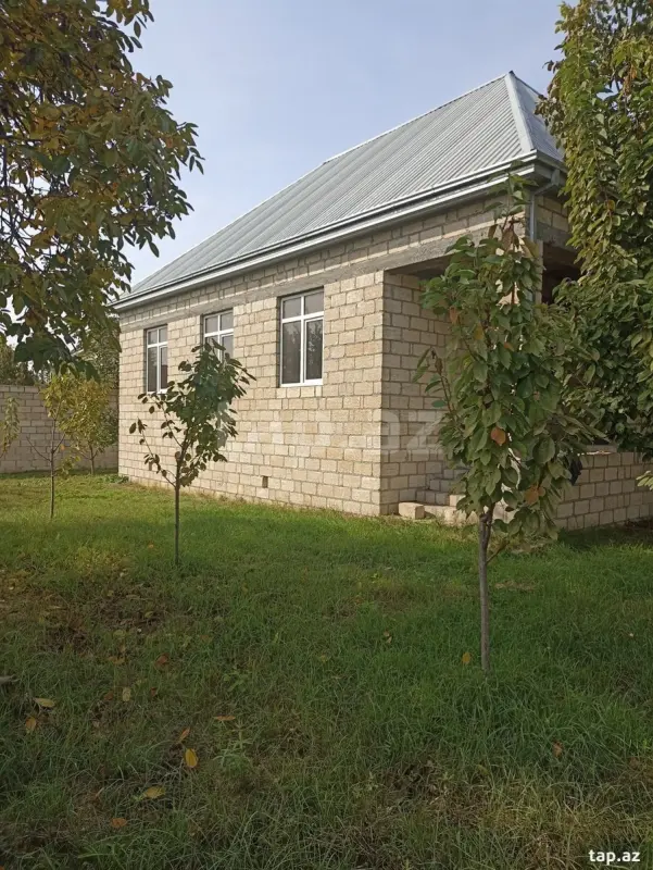 Satılır 4 otaqlı həyət evi 100 m²