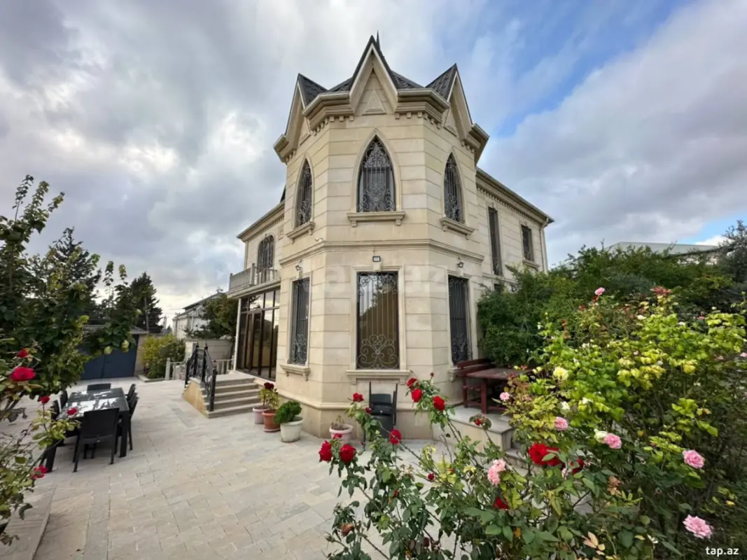 Satılır 7 otaqlı həyət evi 350 m²